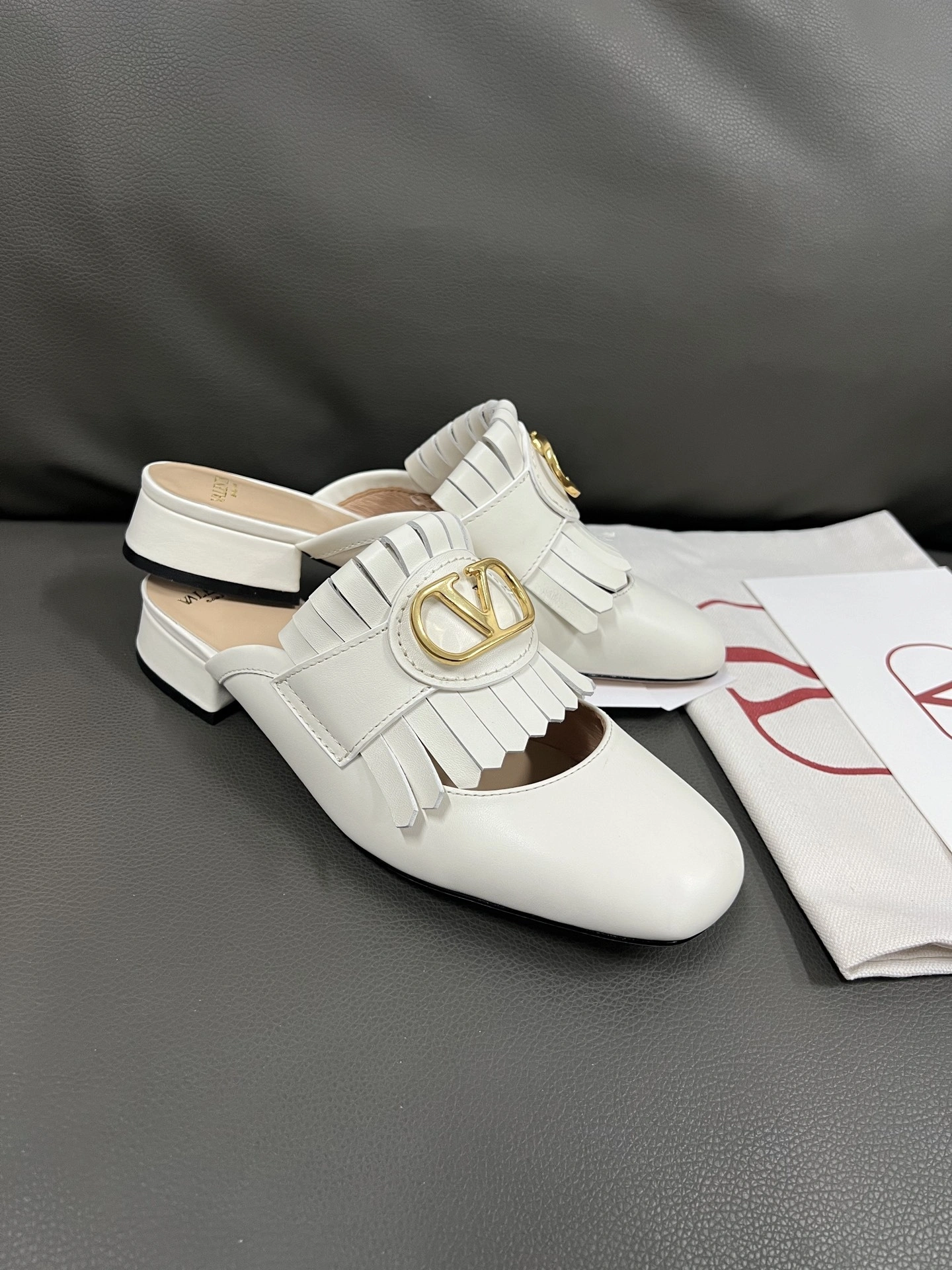 COCO-- V1859ti9o 6W2S0LP8DSH098 Heel height： 2.5CM Calfskin item:E-X194D4045